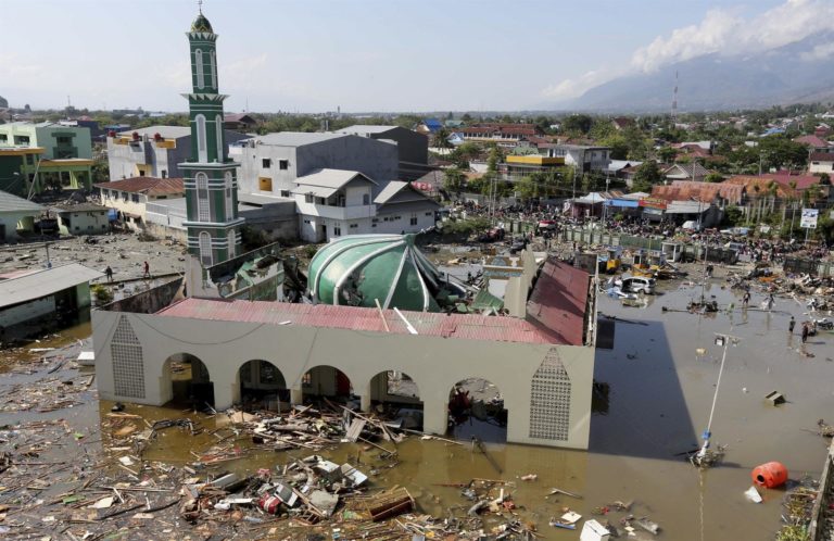 Indonesia tsunami: Death toll rises to 1,234, rescuers hold hope for survivors